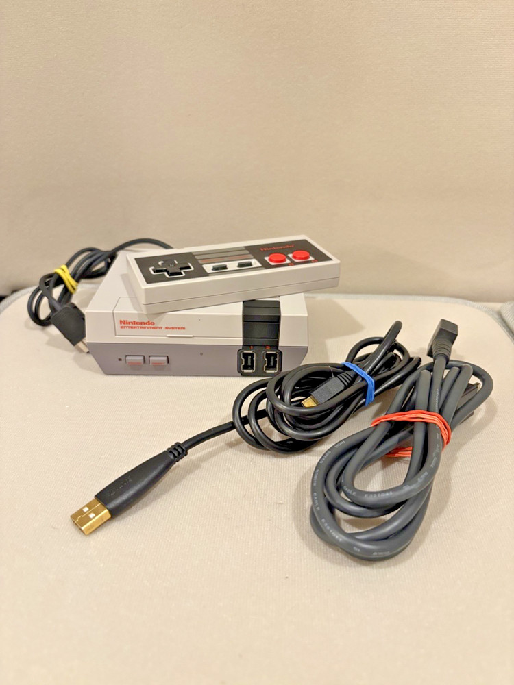 Nintendo NES Classic Edition US Mini 30 Games with Controller