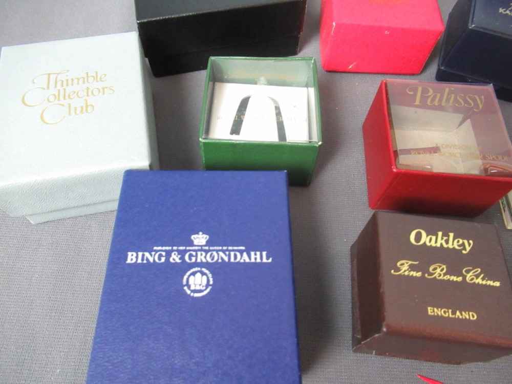 15 Assorted Thimble Boxes - Empty no Thimbles - Assorted Styles & Sizes - h4 ht