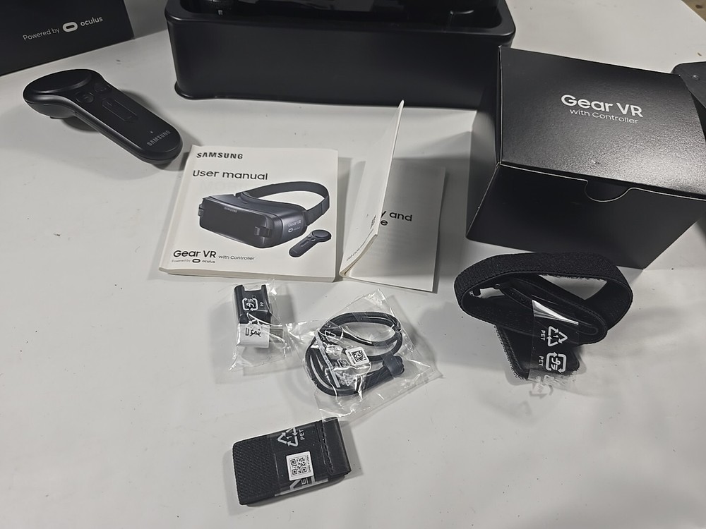 Samsung Gear VR with Controller SM-R324NZAAXAR Virtual Reality