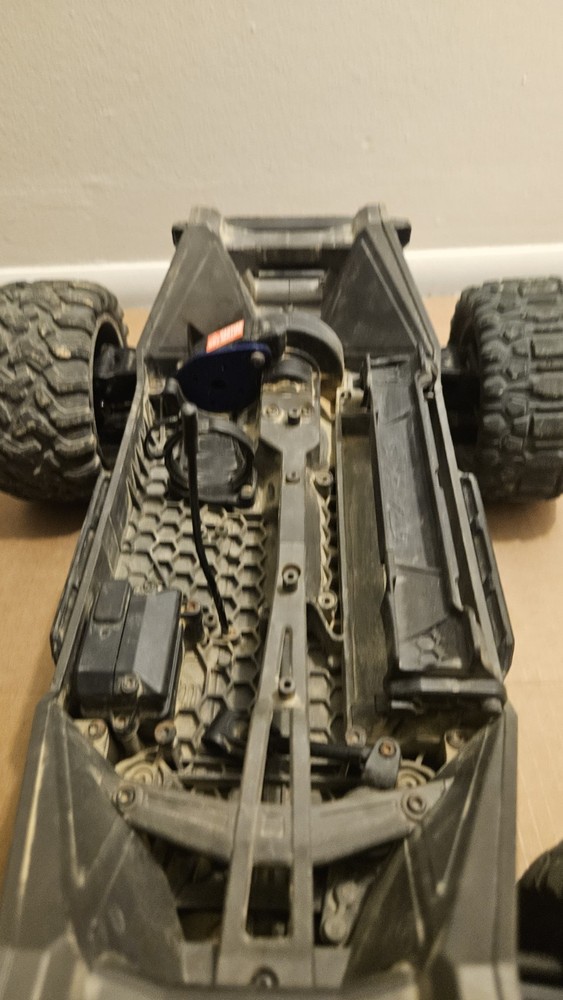 Traxxas Maxx Roller/slider