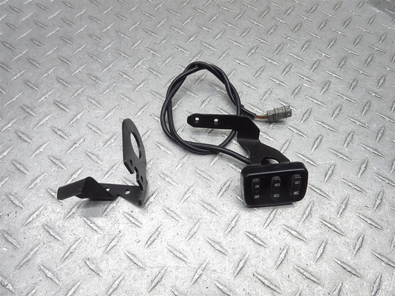 2014 10-16 Victory Cross Country Tour Right Side Cruise Control Handlebar Switch