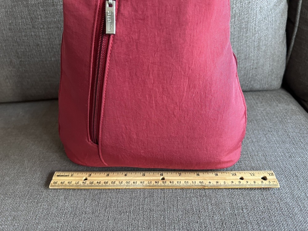 Baggallini Metro Convertible Backpack Nylon Rusty Red. Clean Inside/out