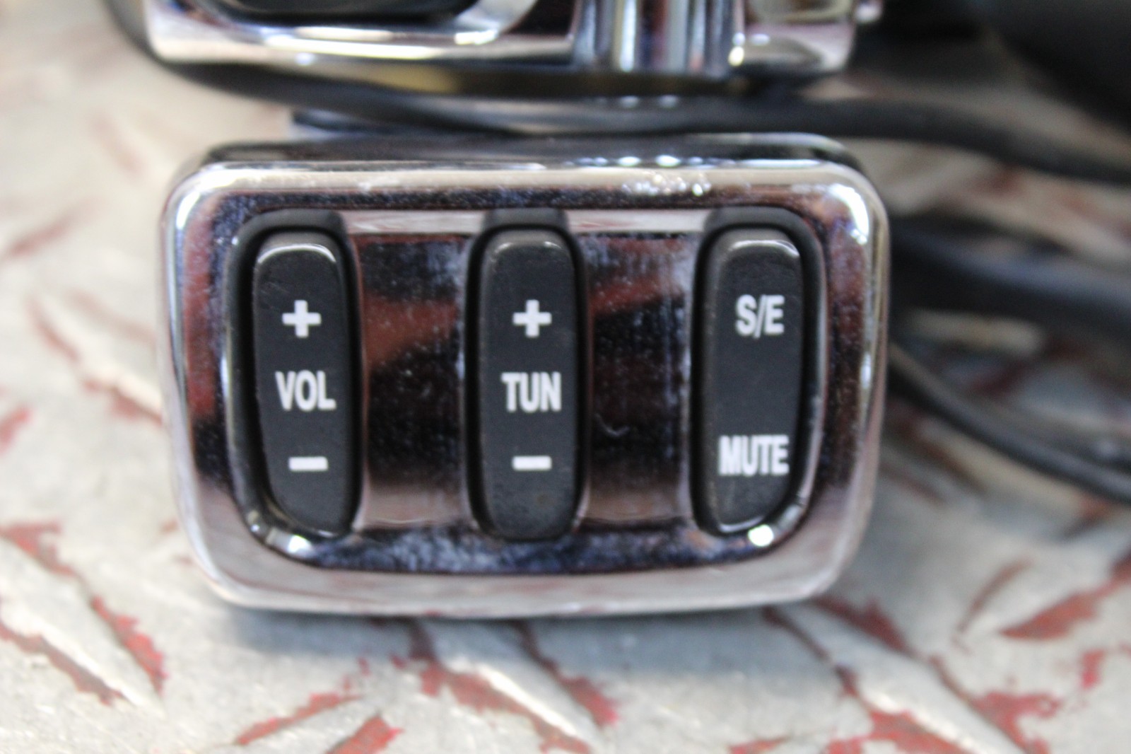 2008 VICTORY VISION TOURING LEFT CONTROL SWITCH W/ RADIO CONTROL BUTTONS VVT2