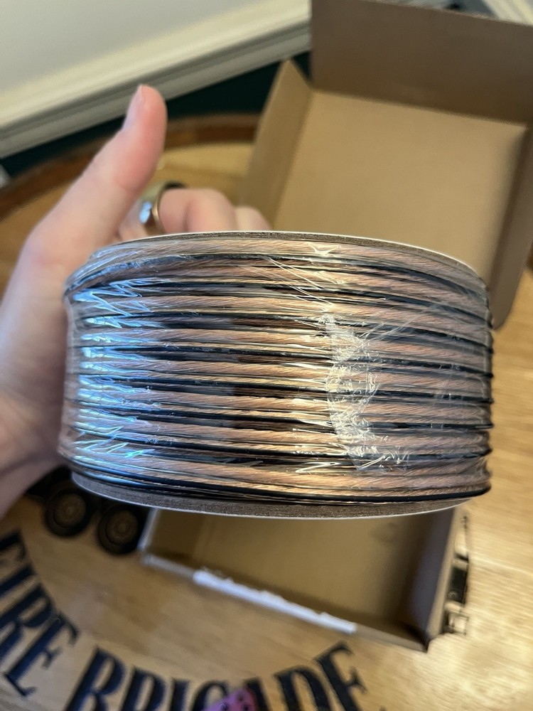 Amazon Basics 16-Gauge Speaker Wire Cable 100 ft Polarity Marked Bronze