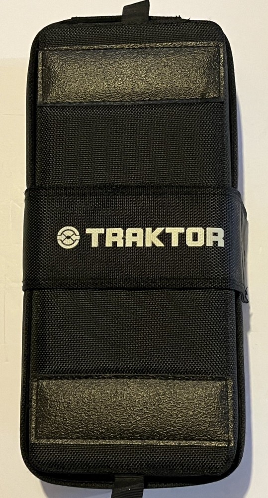 Native Instruments / DJ Controller NI-TRAKTOR-KONTROL-X1 With Carry Case
