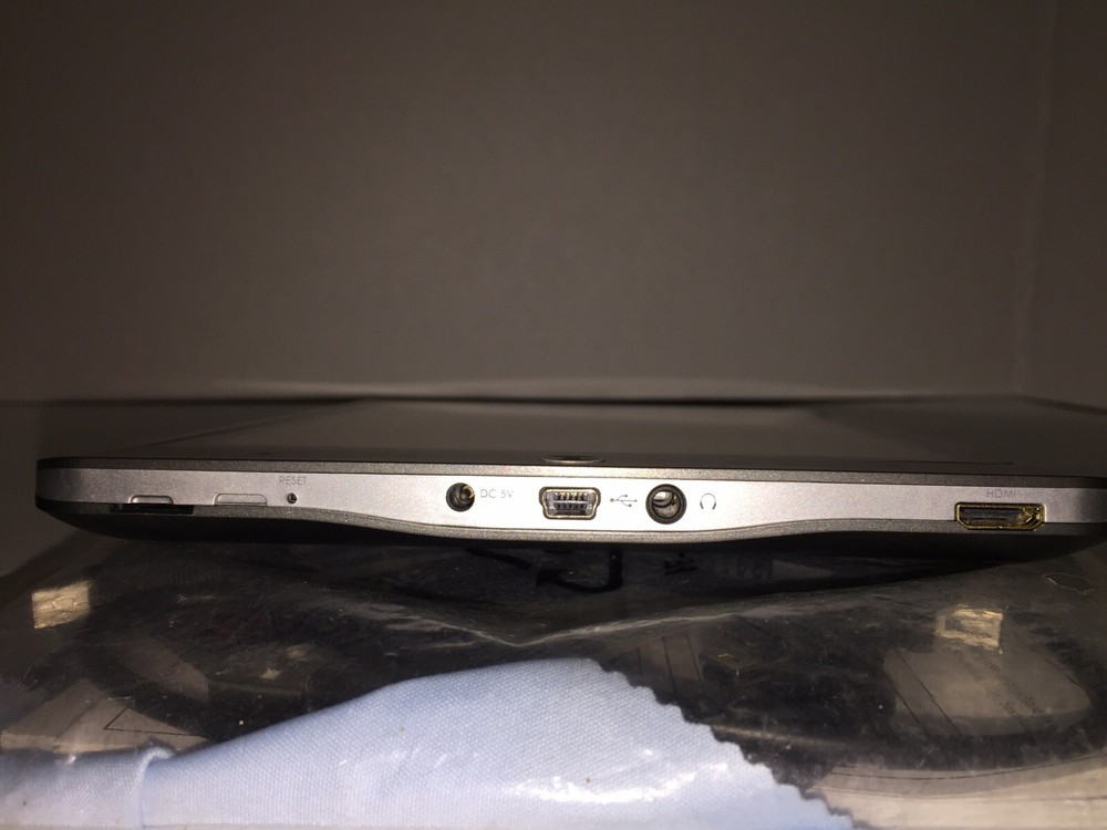 Coby Kyros 8" 4 GB Touchscreen Internet Tablet PLEASE READ ISSUE