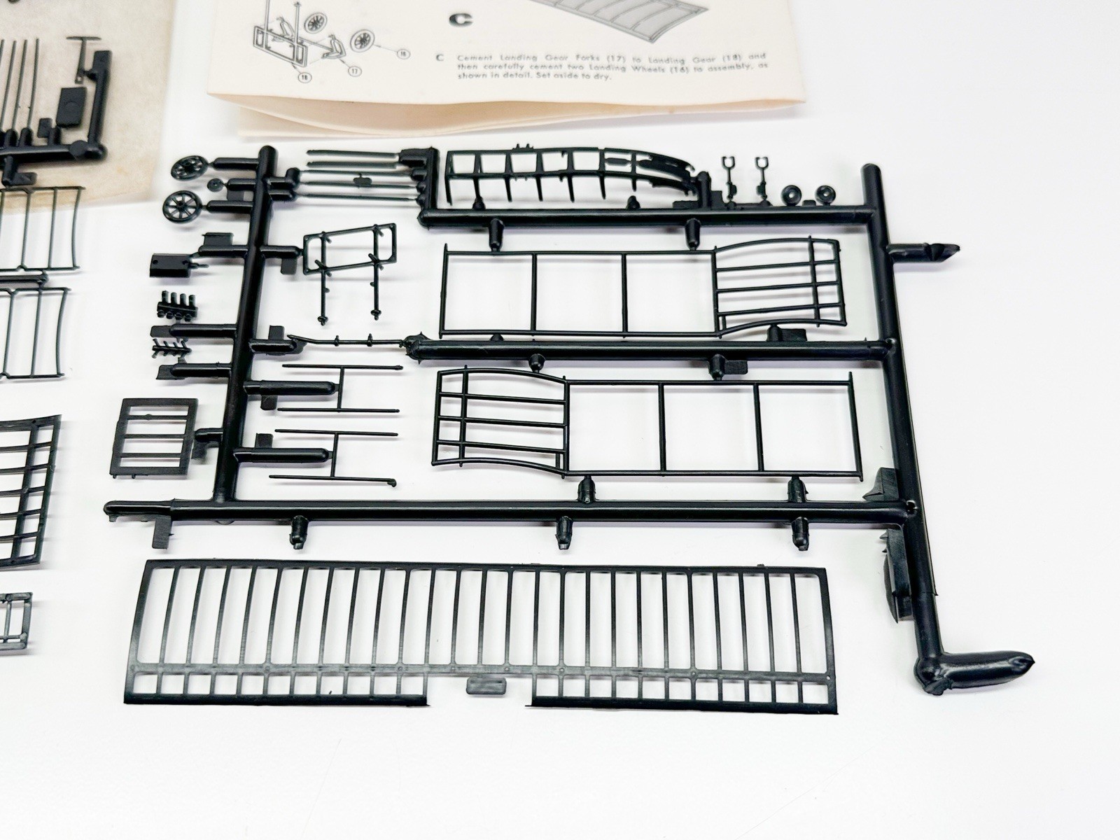 Renwal 1908 Antoinette Monoplane & Voisin Farman 1/72 Scale Plastic Model Kit