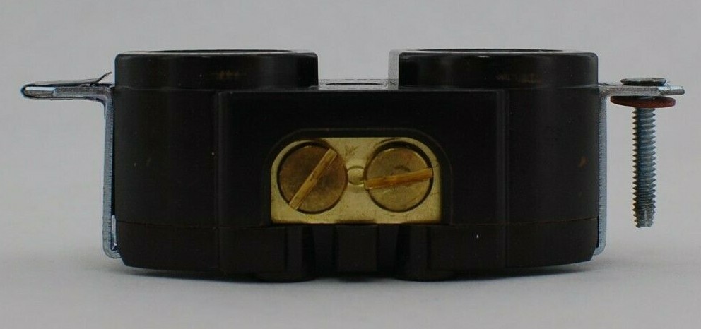 Hubbell 4560 Twist-Lock Single Receptacle
