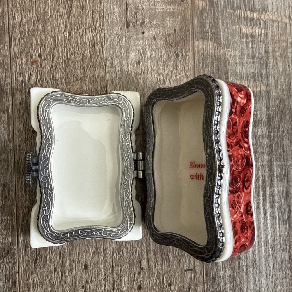 1997 Bahner Studios Alaska Momma Trinket Box