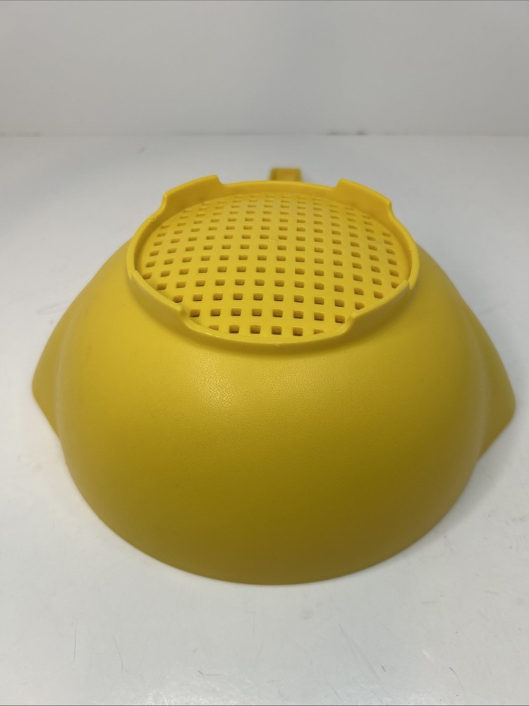 TUPPERWARE Colander Strainer 1 Quart Yellow (G1)