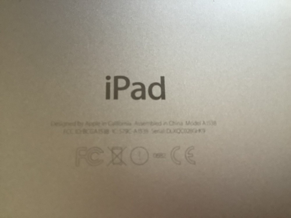 iPad Mini 4 16 GB, Exterior Excellent Condition, Battery Needs Replacing