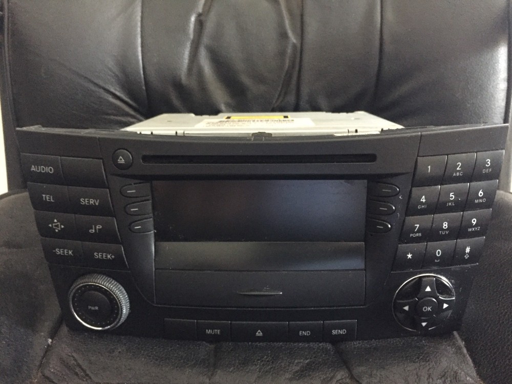 03-06 Mercedes E320 E500 E55 E350 Command unit Display Radio Stereo 2118271242