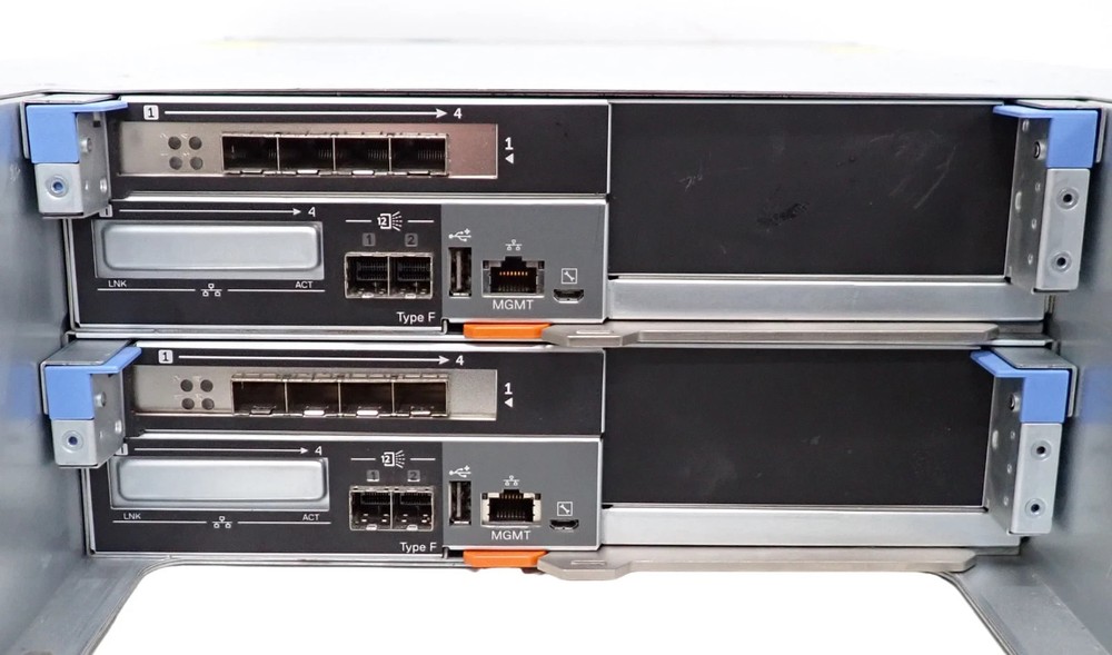 Dell Compellent SCv3020 Storage Array 2x iSCSI Controller 30-Bay 7x 900GB HDD