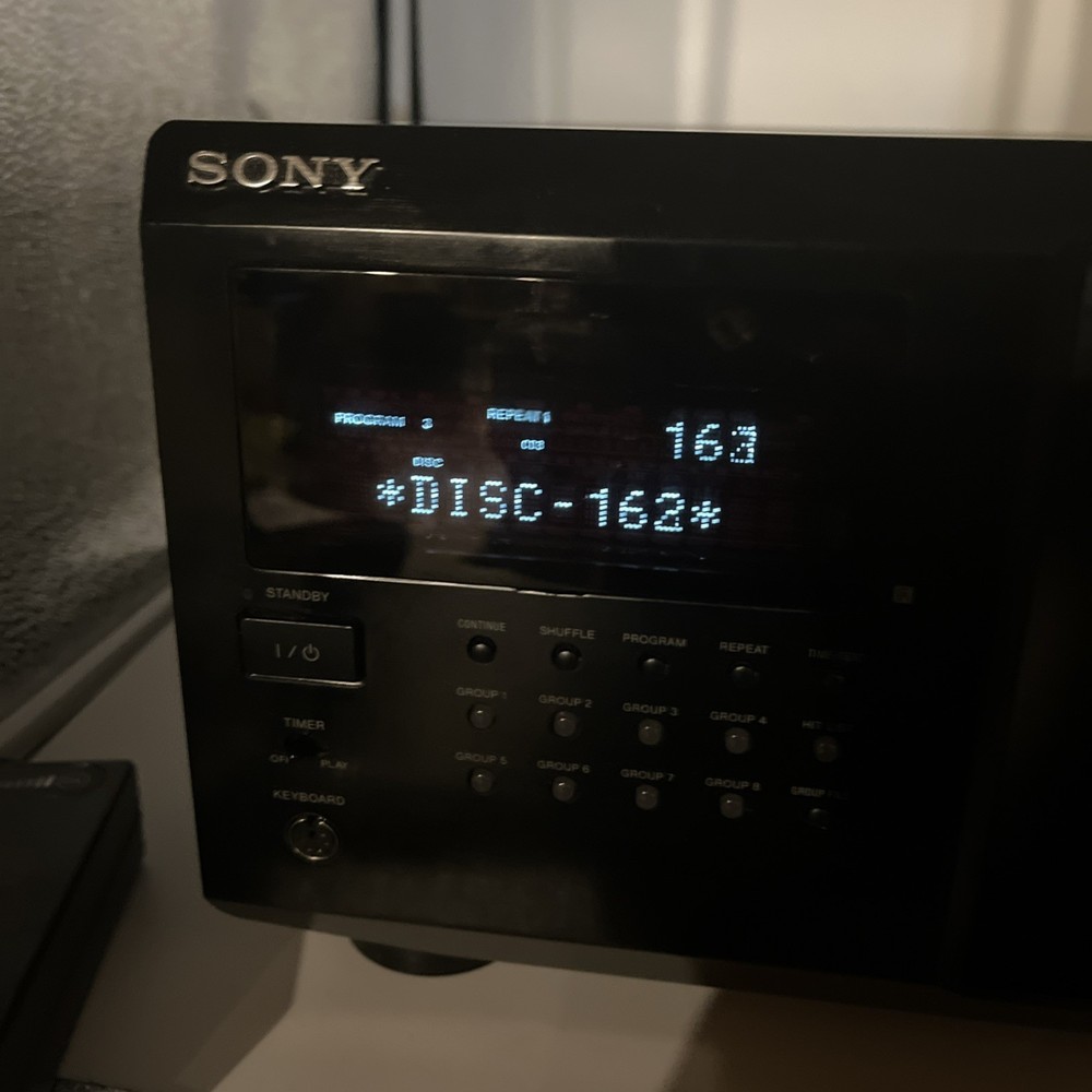 Sony MEGA Storage SKIPS NEEDS REPAIRED!!!!300 Disc CD Player CDP-CX355 No Remote