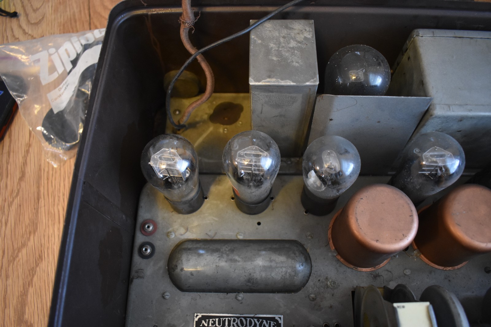 Vintage Neutrodyne Elec Recvr Breadbox Radio All tubes + Frost Fones 161 headset