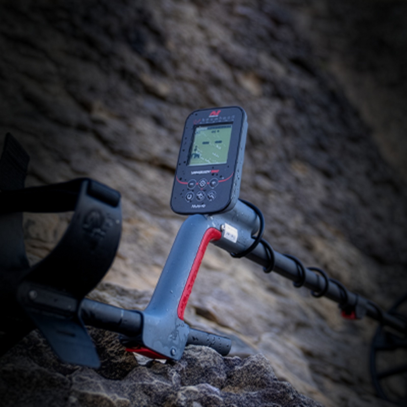 Minelab Vanquish 360 Automatic Metal Detector with IP68 Rating and Durable Body