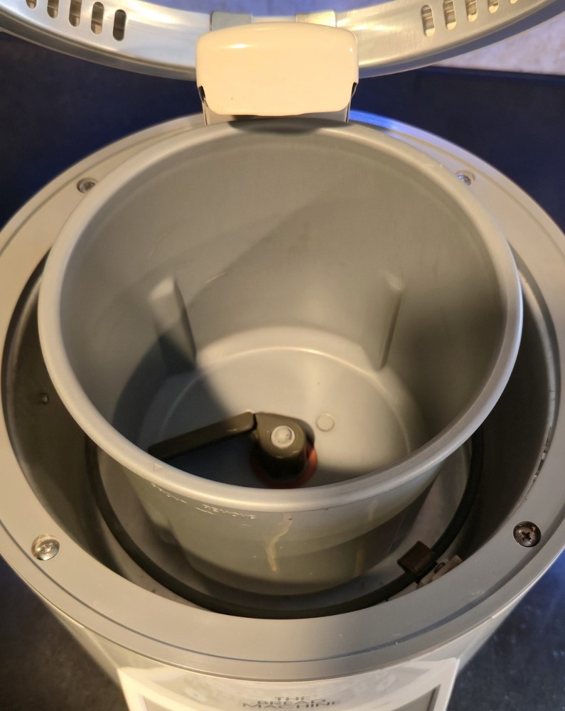 Welbilt The Bread Machine Model ABM-100-3 Bread Maker. No Instructions.