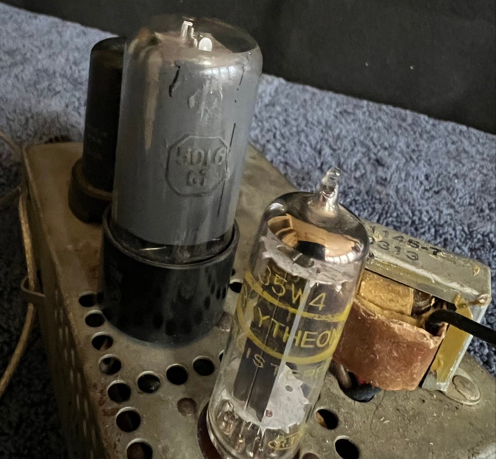 VINTAGE RCA INTEGRATED TUBE AMPLIFIER MONO RS 142 NEEDS WORK