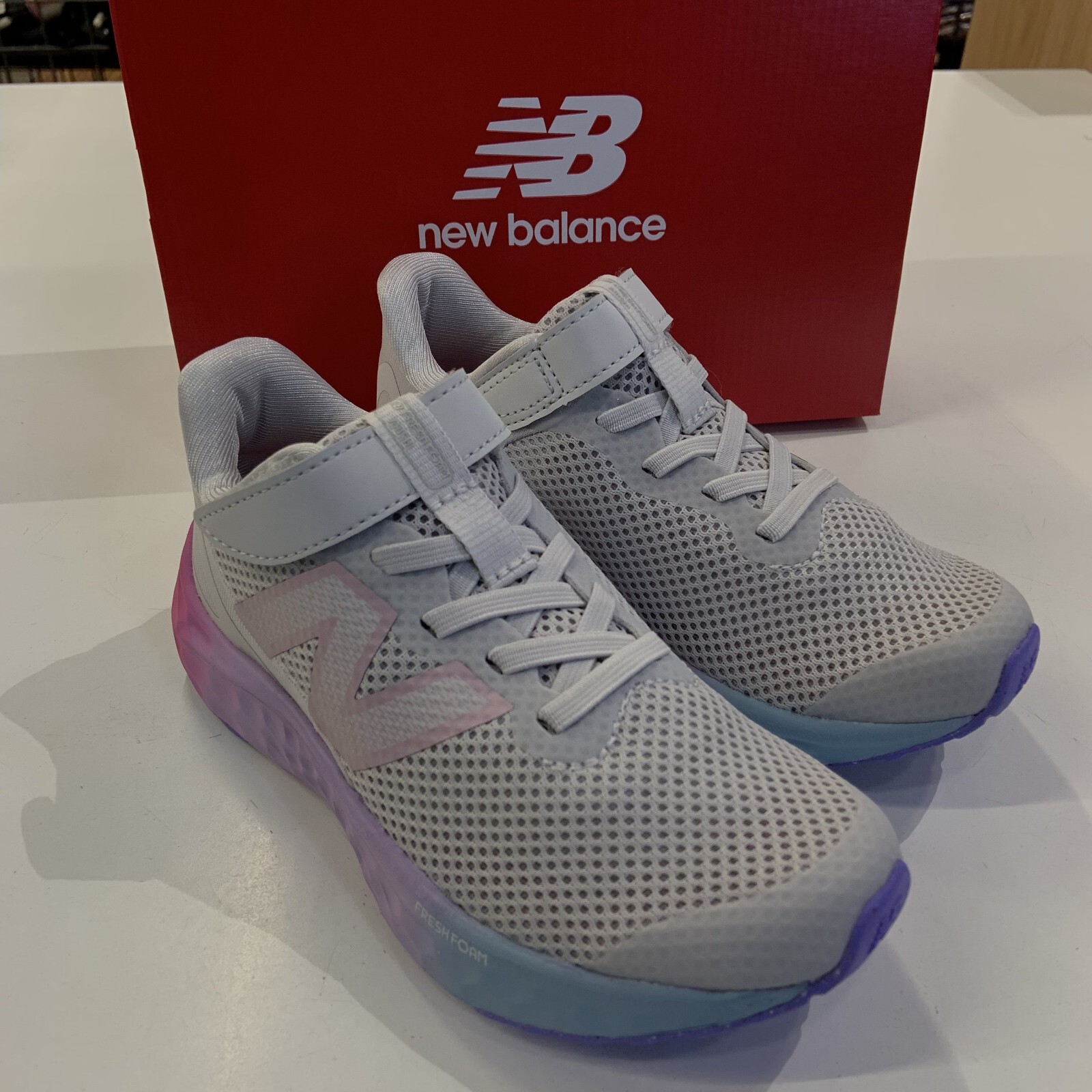 New Balance Fresh Foam Arishi V4 Grey Pink Bungee Lace.