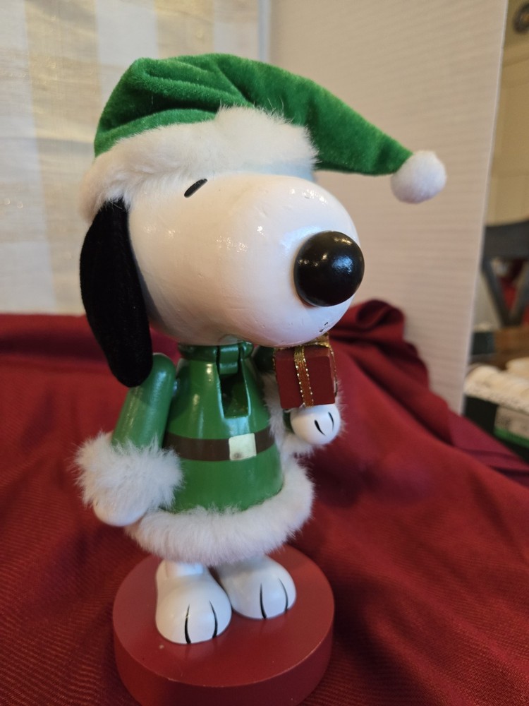 Peanuts Nutcracker Green Snoopy Santa Christmas 2016 9"