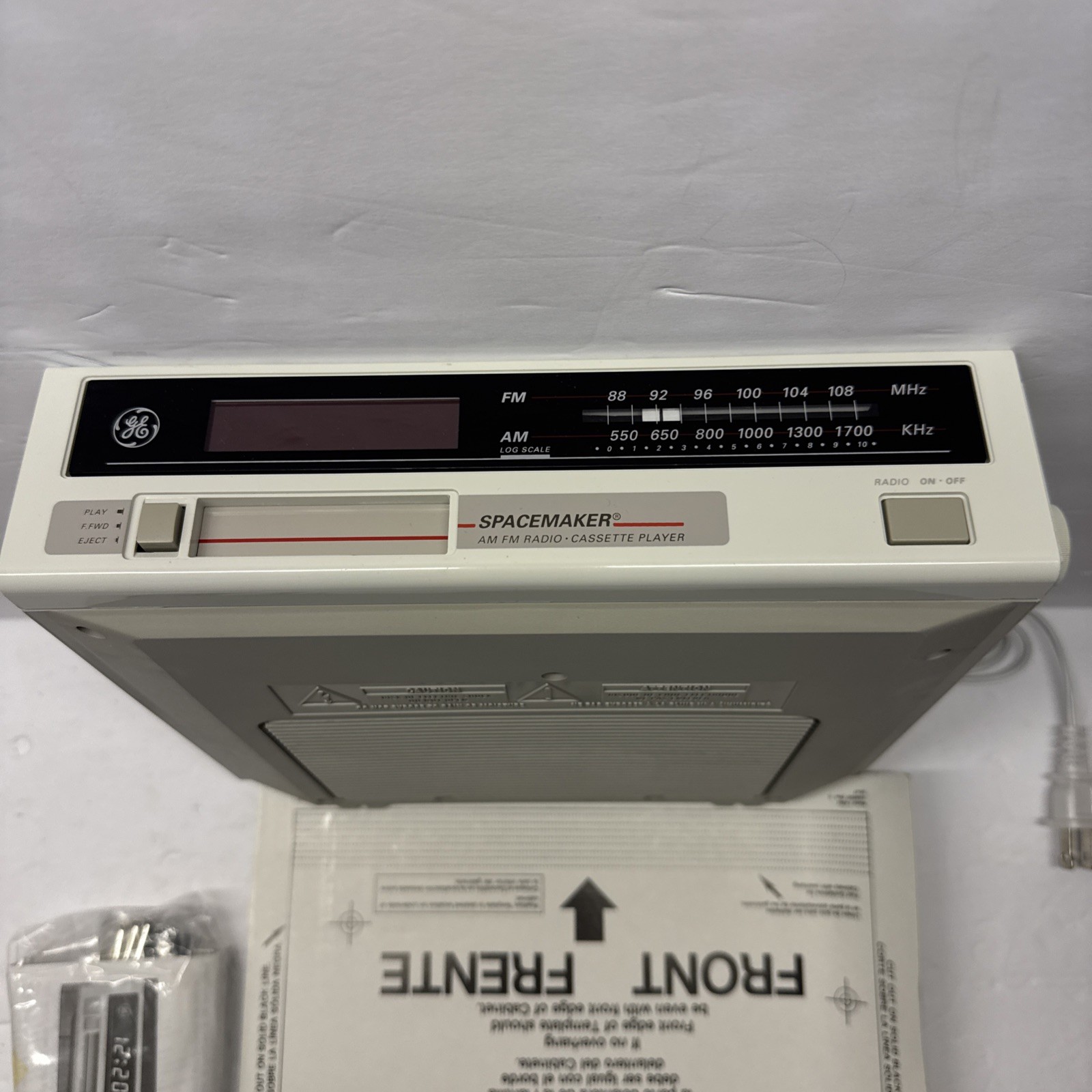 Vintage GE Spacemaker 7-4260 Kitchen AM/FM Radio w/ Cassette Player White Tested