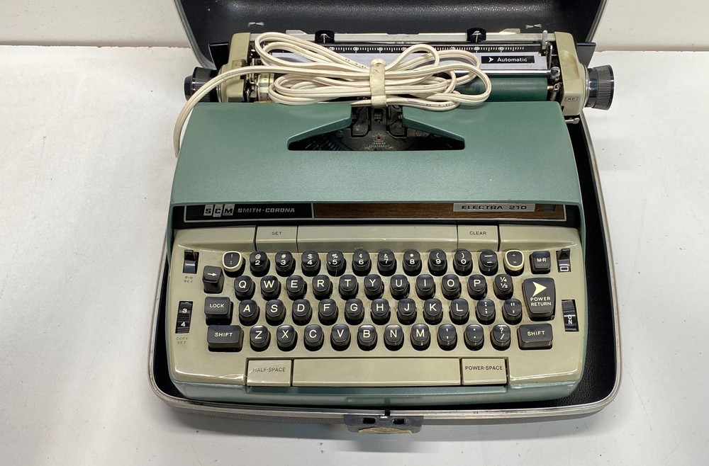 Smith Corona Typewriter Electra 210 Green Gray Carry Case