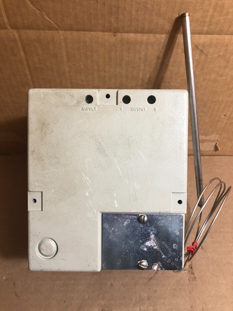 United Electric Temperature Recorder & Controller 650 Series **