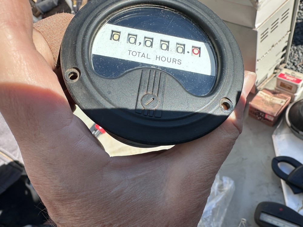 Electromechanical Total Hours Meter