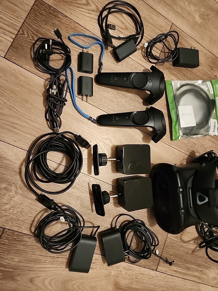 HTC Vive Cosmos Elite VR Headset Full Bundle