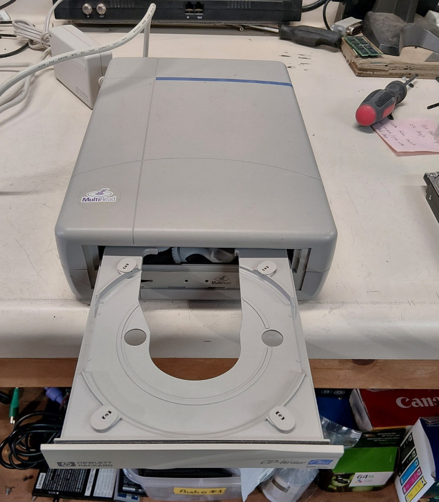 Vintage HP CD-Writer 8200 Series
