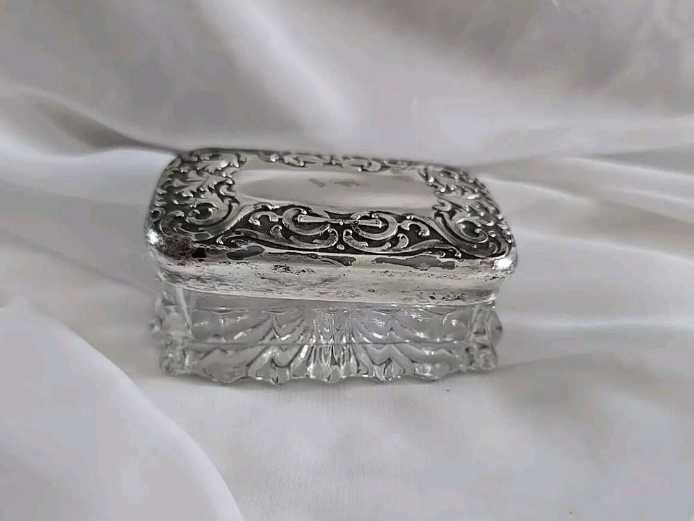ANTIQUE GERMAN SILVER REPOUSSE LIDDED DRESSING TABLE PRESSED GLASS BOX