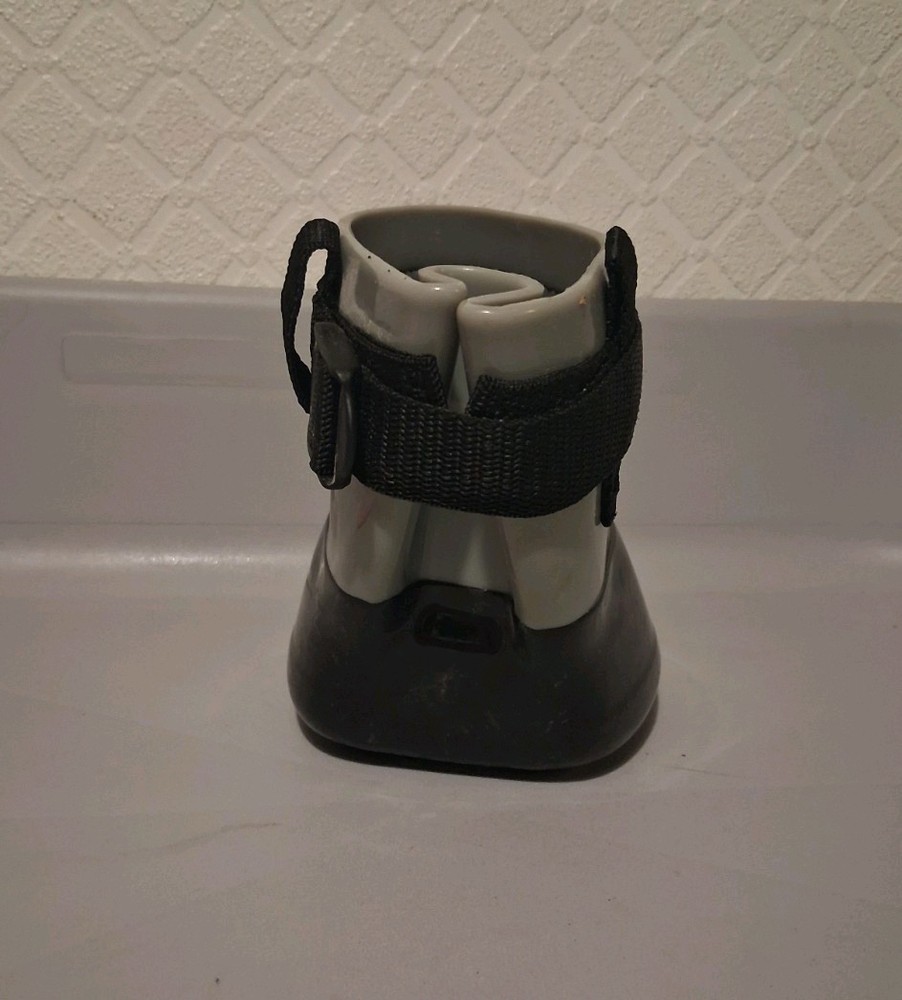 EasyCare EasySoaker Boot Size M - Lightly Used