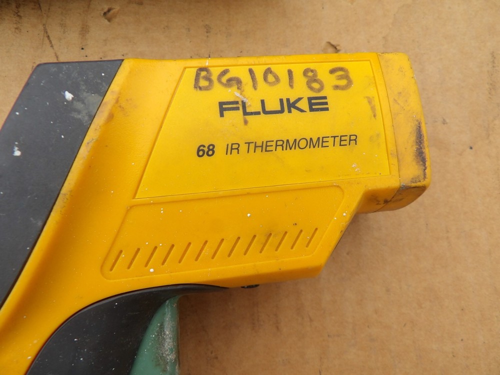 USED Working FLUKE 63 IR Thermometer with Case