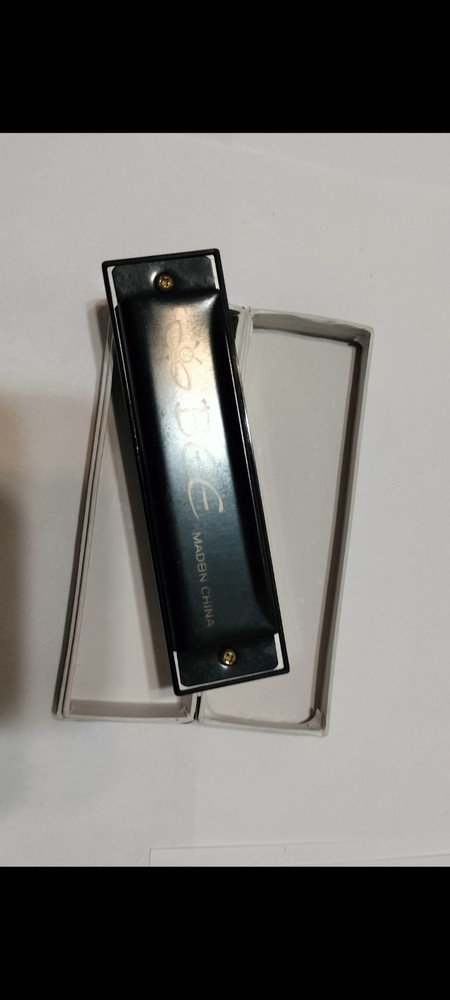 LIP HARMONICA SMALL POCKET SIZE LIGHT WEIGHT COMFORTABLE NEW IN BOX.