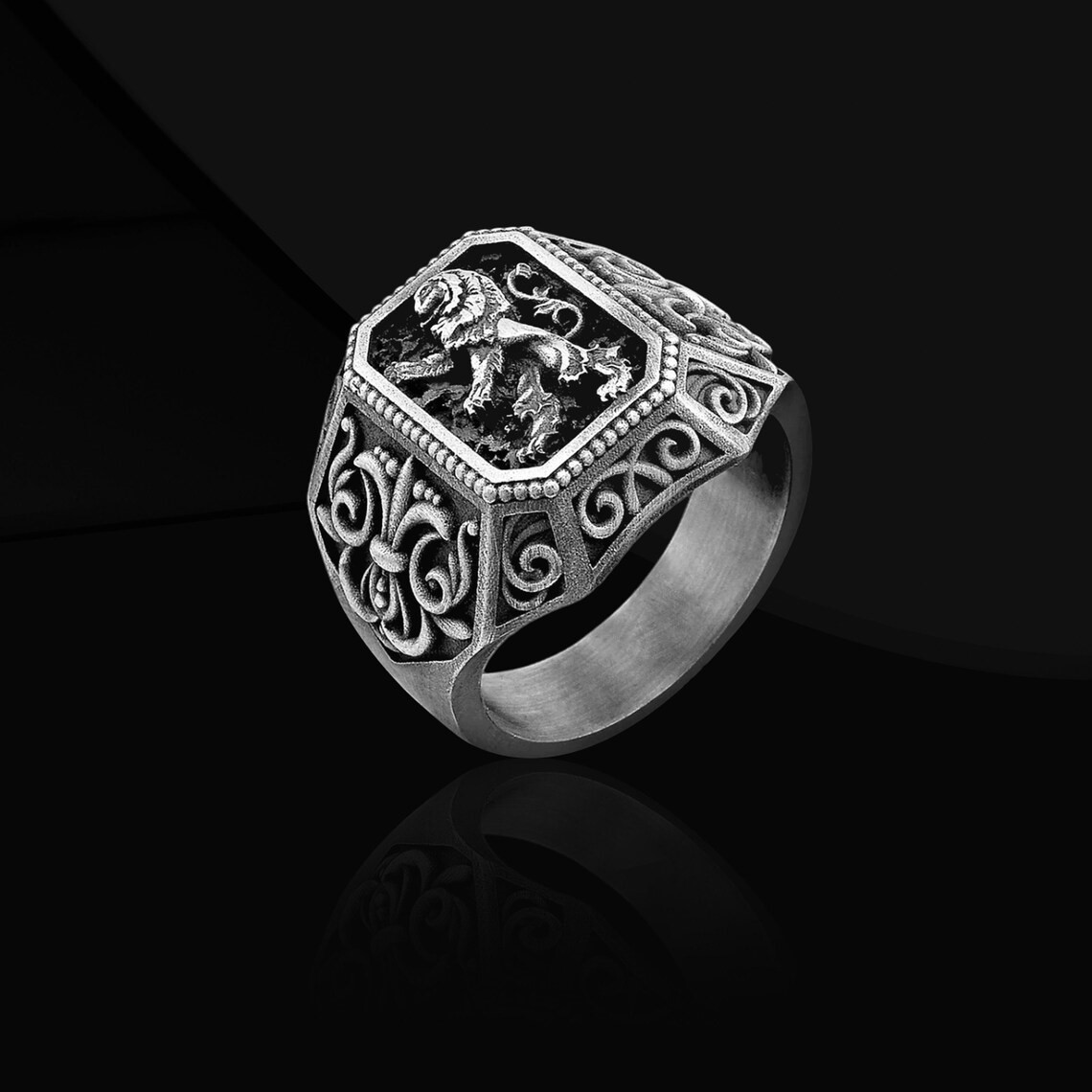 Scottish Rampant Lion Signet Ring 925 Sterling Silver Oxidized Ring Duty Free