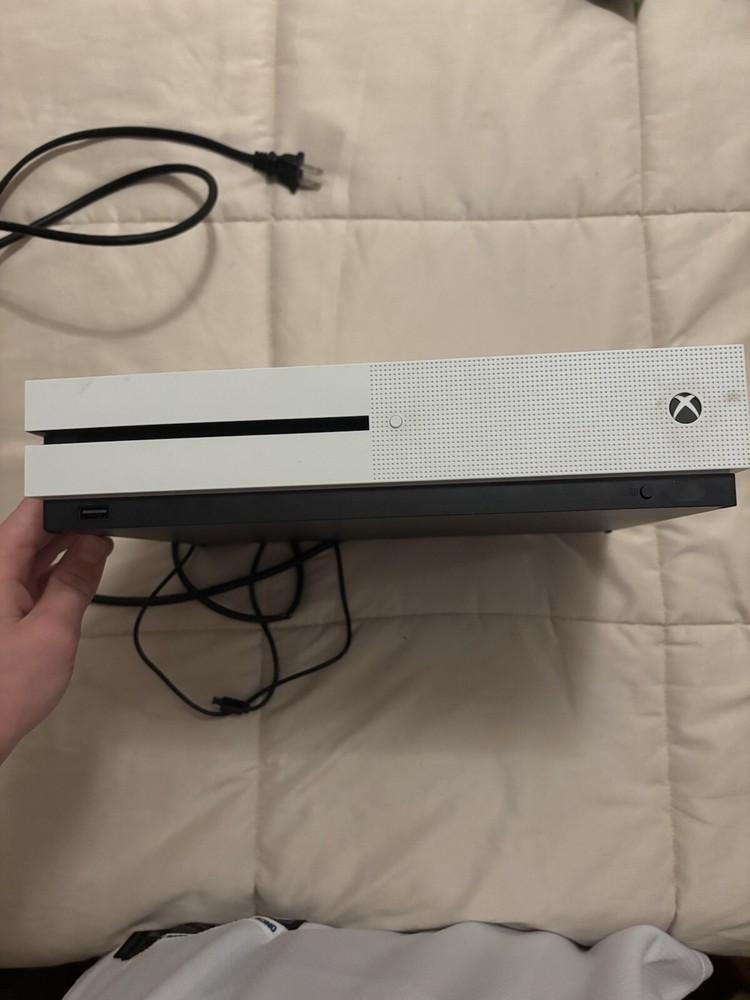 XBOX ONE (comes with games)