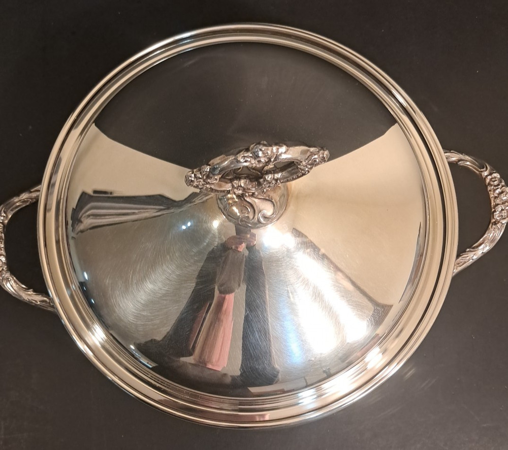 VTG Silver Plated Large Bowl/Covered Dish W/Lid & Pyrex Glass bowl insert