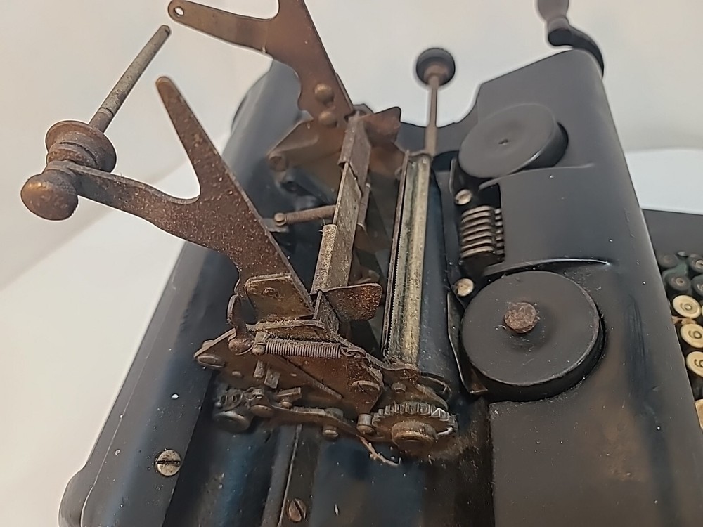 Vintage BURROUGHS ADDING MACHINE CALCULATOR HAND CRANK. No key - Untested - Rare