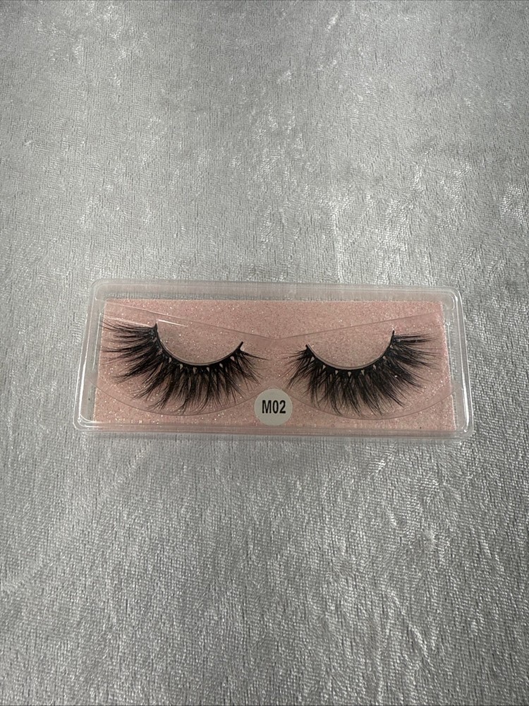 false eyelashes #M02
