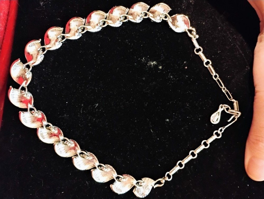 Vintage 18 inch Coro statement necklace