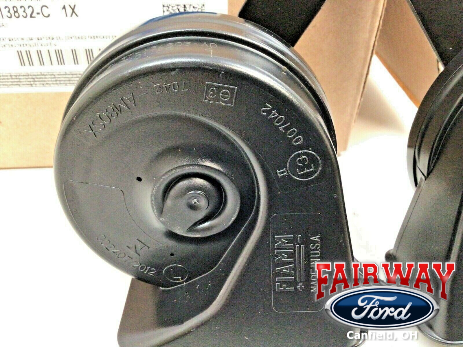 18 thru 24 Expedition OEM Ford High Low Dual Note Horn w Bracket FL3Z-13832-C