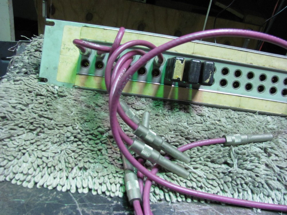 LOT ETC CABLES WHISTLER ELECTRONICS AUDIO VIDEO PATCH PANEL40 HOOK UP JACKS