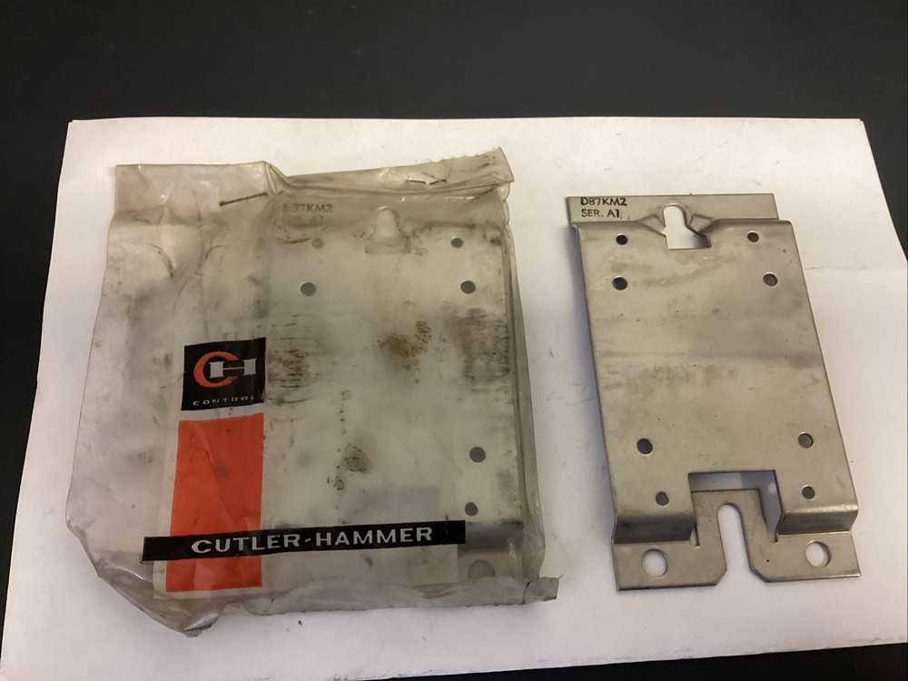 Cutler-Hammer Bracket/Mounting Plaque (2pcs)(LPW84A)