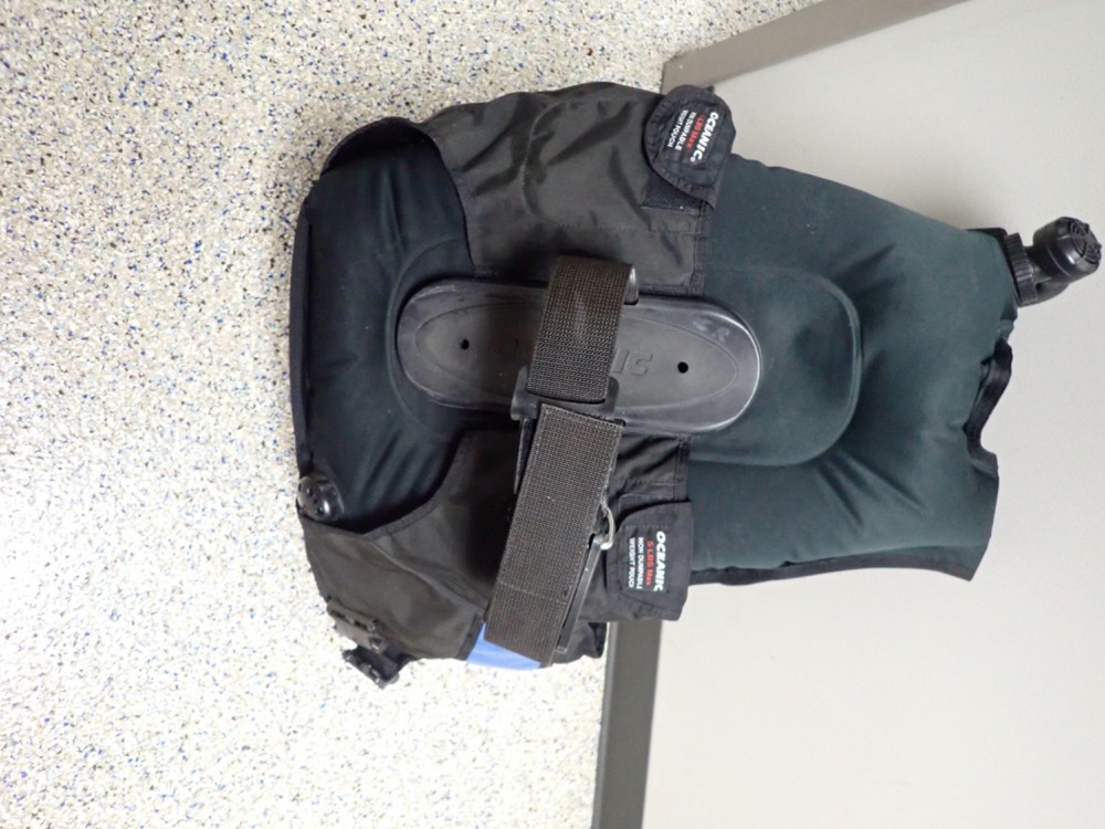 Oceanic Flex Weight Integrated BCD Size Large, Tested