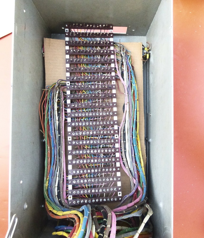 SB-863/SRT SWITCHBOARD FOR SELECTING TRANSMITTERS ABOARD US NAVAL SHIPS