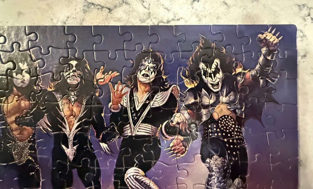 Kiss Puzzles