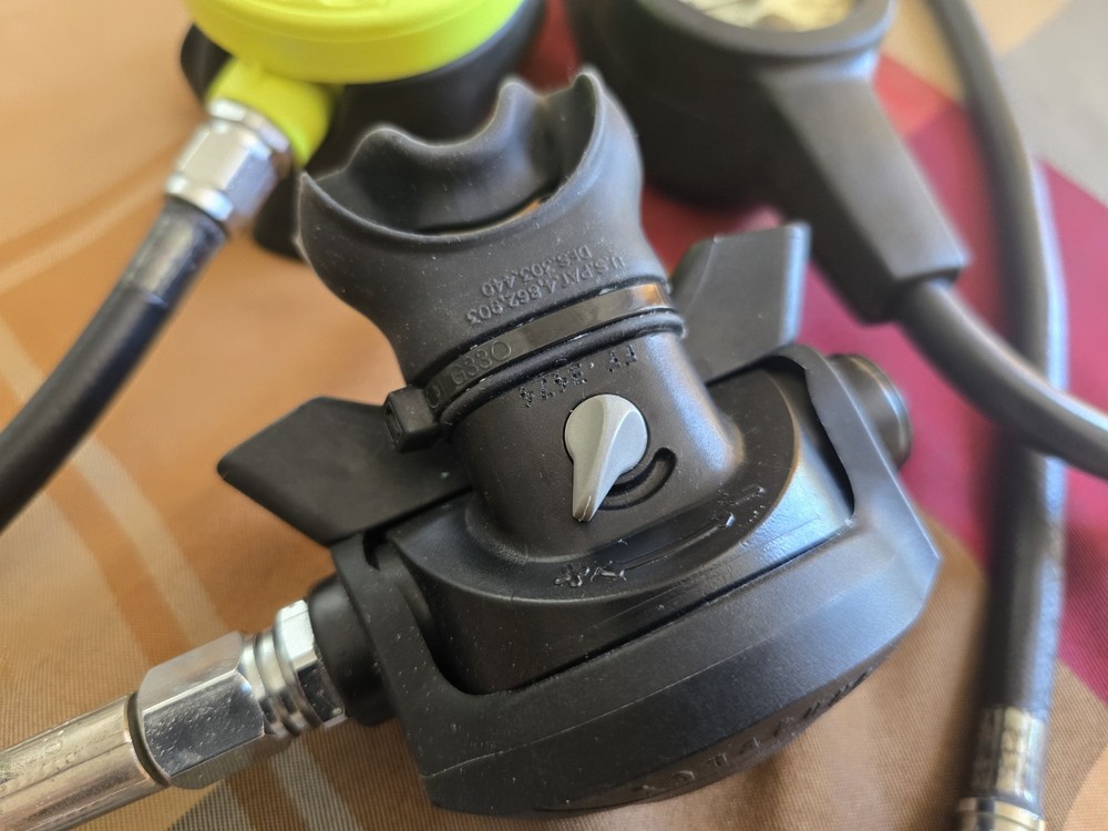 Aqualung Titan regulator Set w/ Octo , Diving Computer and bag.