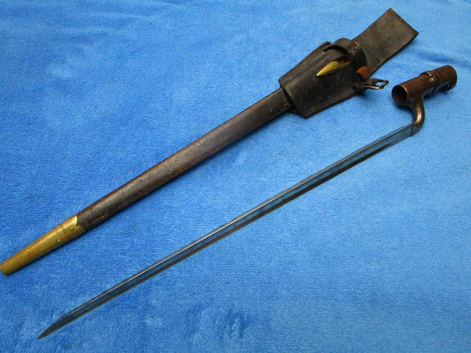 ORIGINAL  ANTIQUE 19TH CENTURY US M1867 PEABODY SOCKET BAYONET AND SCABBARD