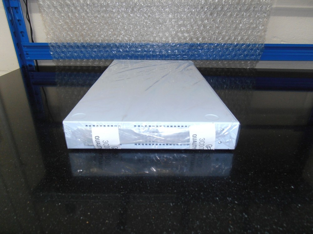 3COM 3300XM Super Stack 3, 24 Port Switch 3C16985B.