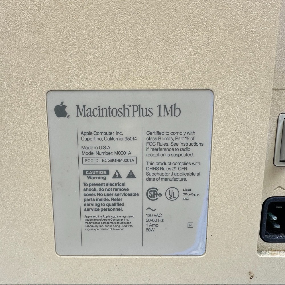 Vintage Apple Macintosh Plus 1Mb Model M0001A